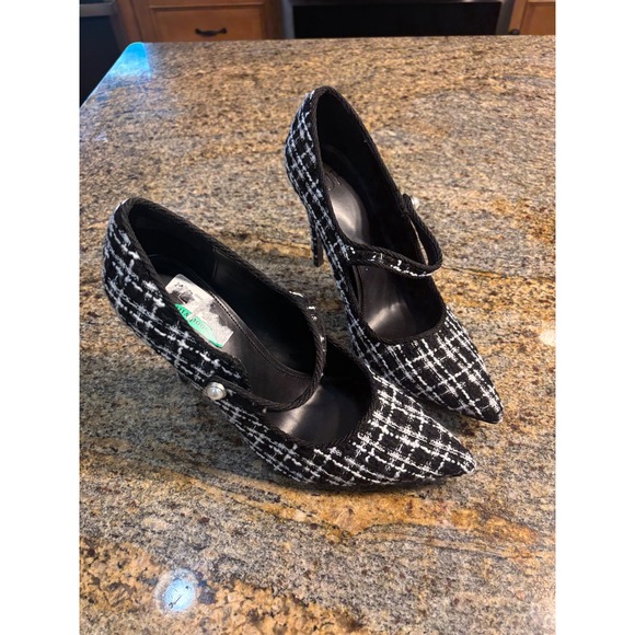 JustFab Adelaide Classic Court Shoes Black White Pointed Toe Pumps Size‎ 9 - Picture 1 of 6